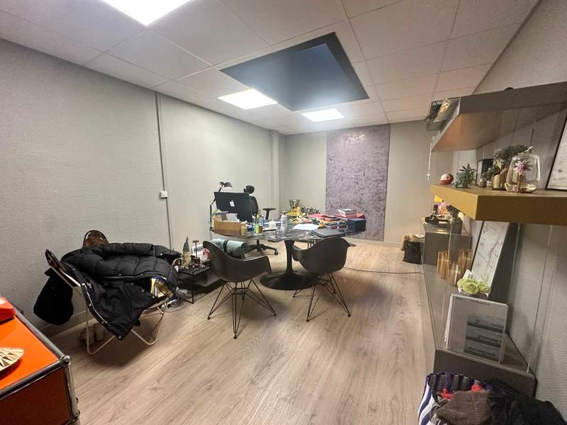 Local commercial - 215 m² - 7 pièces