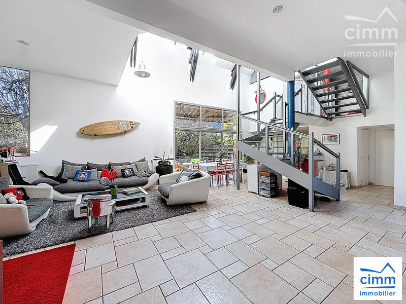 Maison - 202 m² - 7 pièces