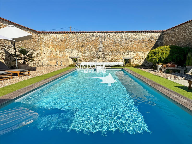 Maison - 260 m² - 9 pièces