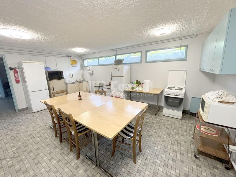 Local commercial - 1 240 m²