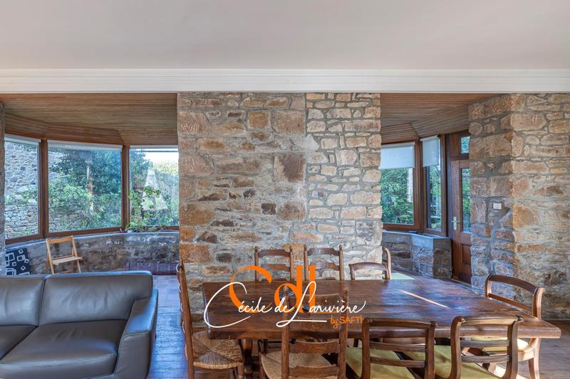 Maison - 240 m² - 8 pièces