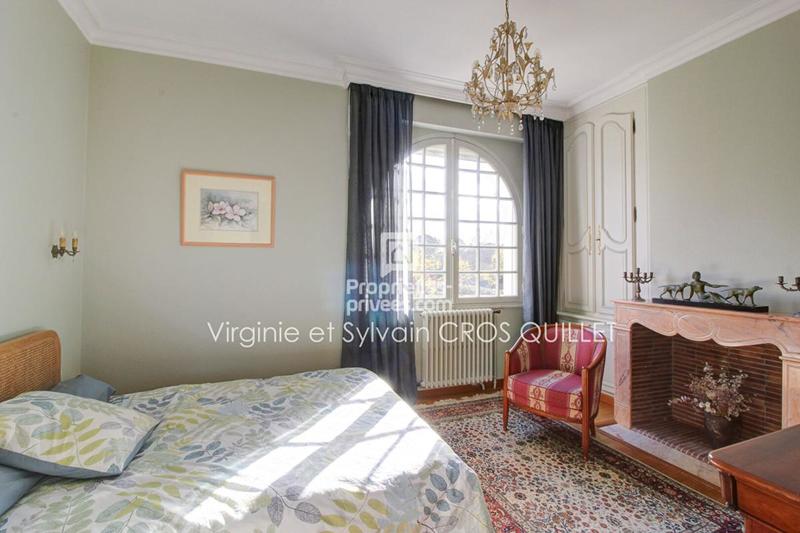 Maison - 215 m² - 8 pièces