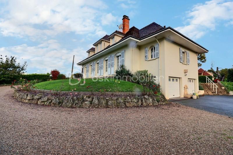 Maison traditionnelle - 187 m² - 7 pièces