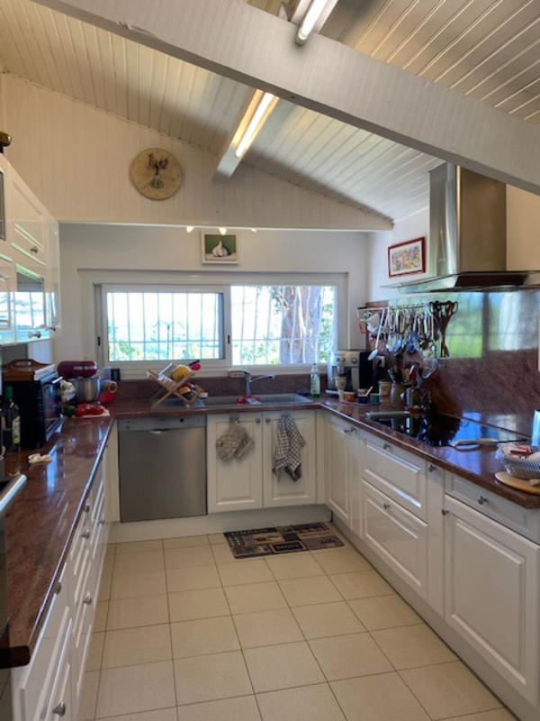 Maison - 260 m² - 9 pièces