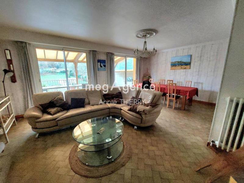 Maison traditionnelle - 167 m² - 7 pièces