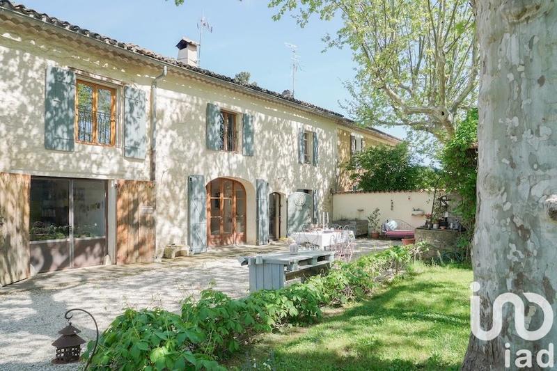 Maison - 242 m² - 7 pièces