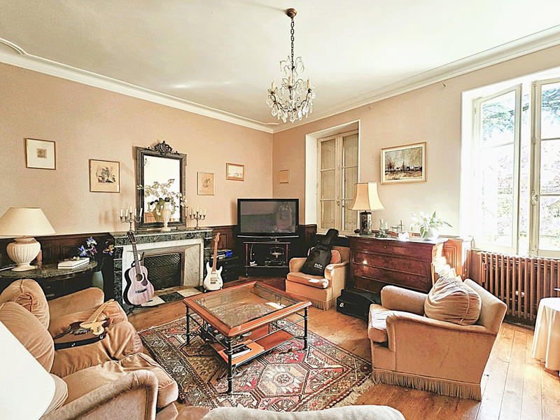 Maison - 302 m² - 8 pièces