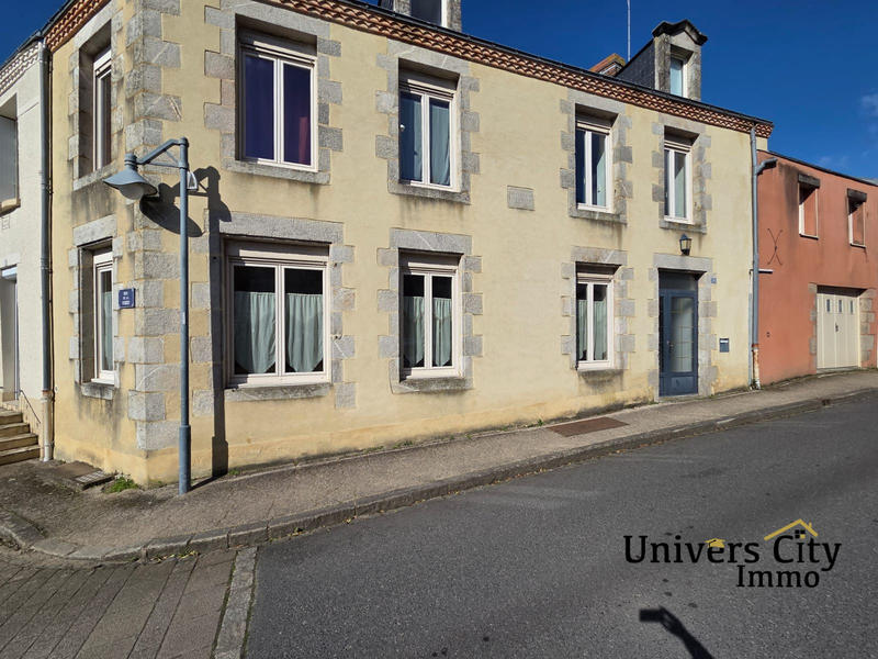 Maison traditionnelle - 151 m² - 7 pièces