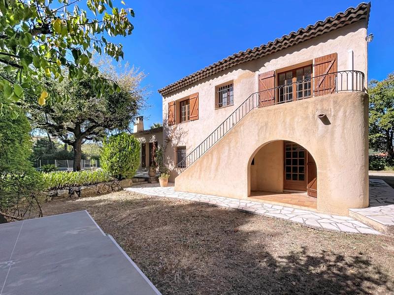 Maison - 160 m² - 2 pièces