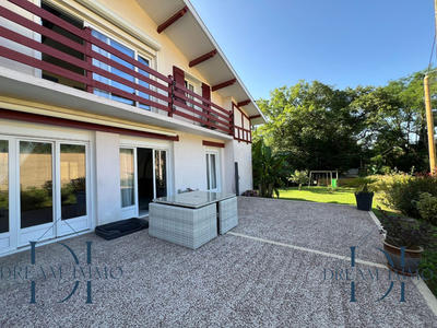 Maison - 207 m² - 7 pièces