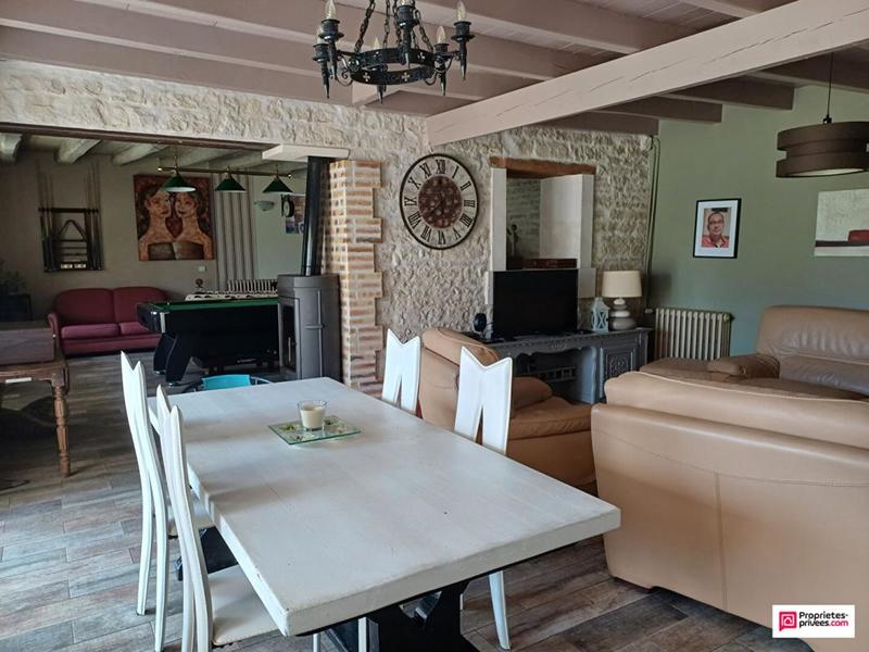 Maison - 210 m² - 6 pièces