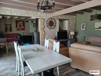 Maison - 210 m² - 6 pièces