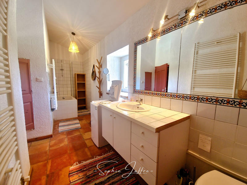 Mas - 273 m² - 8 pièces