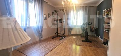 Maison - 220 m² - 7 pièces