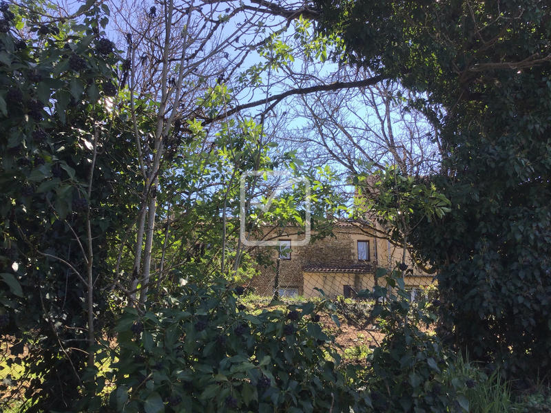 Maison - 1 481 m² - 65 pièces