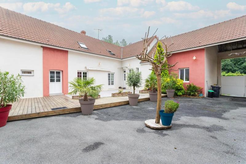 Maison - 280 m² - 10 pièces