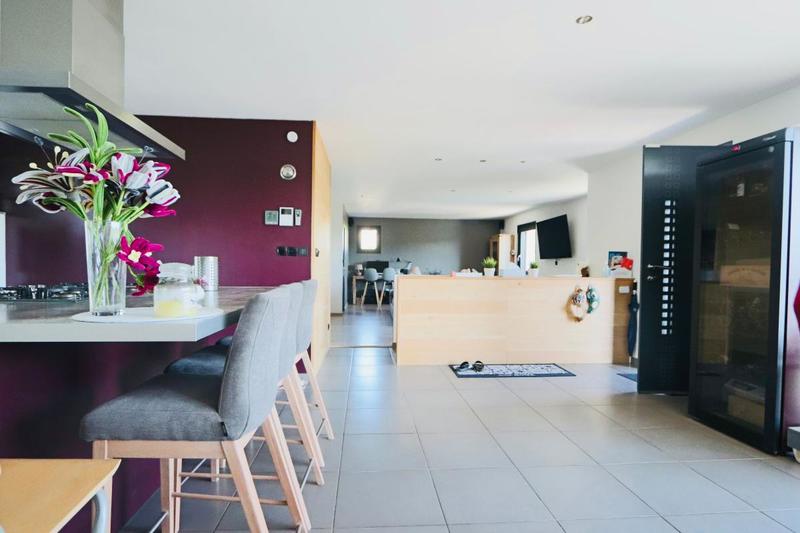 Maison - 210 m² - 7 pièces