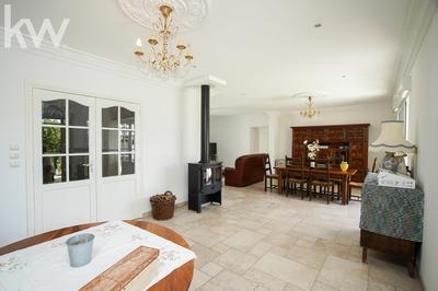 Maison - 230 m² - 5 pièces