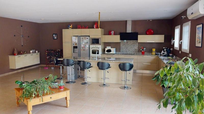 Maison - 310 m² - 7 pièces