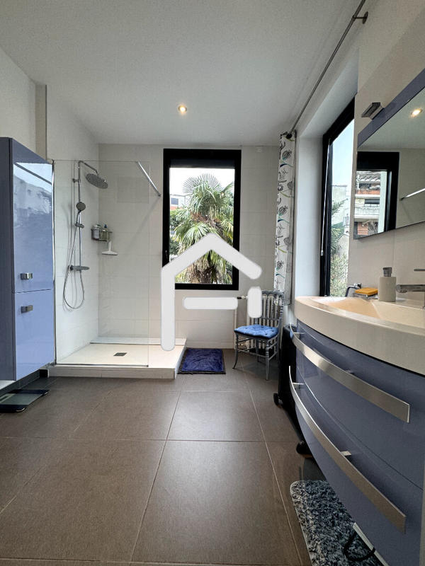 Immeuble - 312 m² - 11 pièces