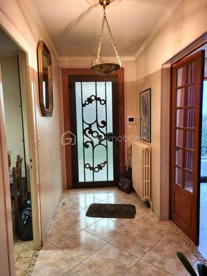 Maison - 200 m² - 9 pièces