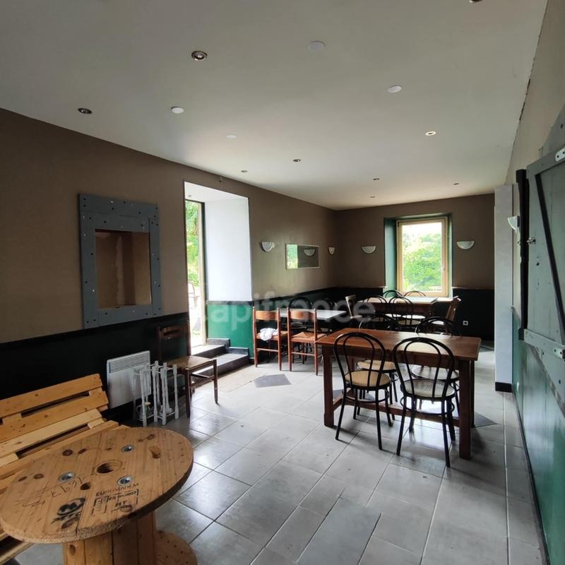 Maison - 200 m² - 2 pièces