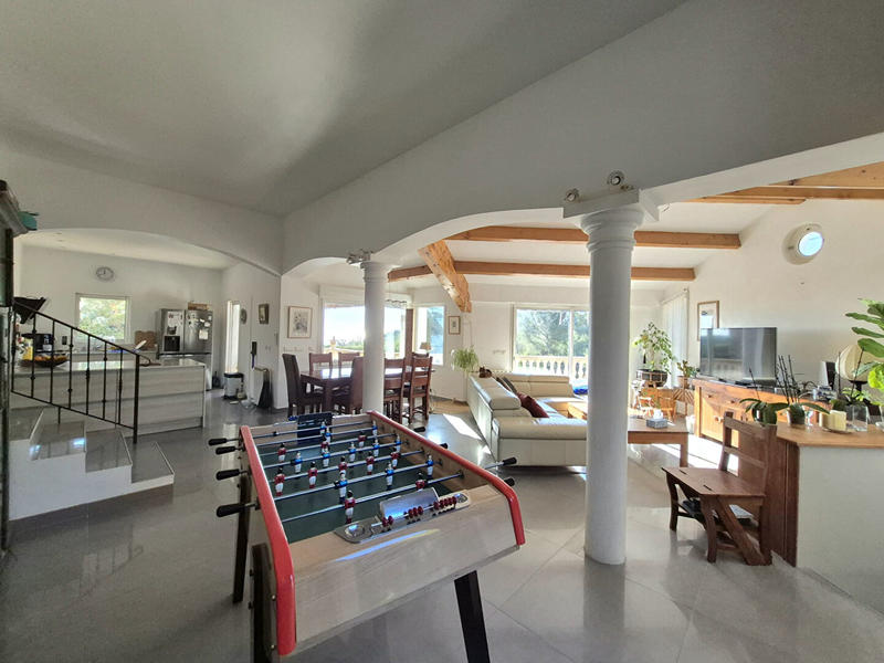 Maison - 235 m² - 7 pièces