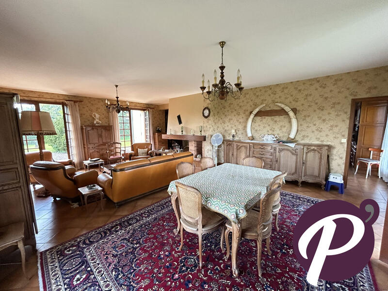 Maison - 184 m² - 8 pièces