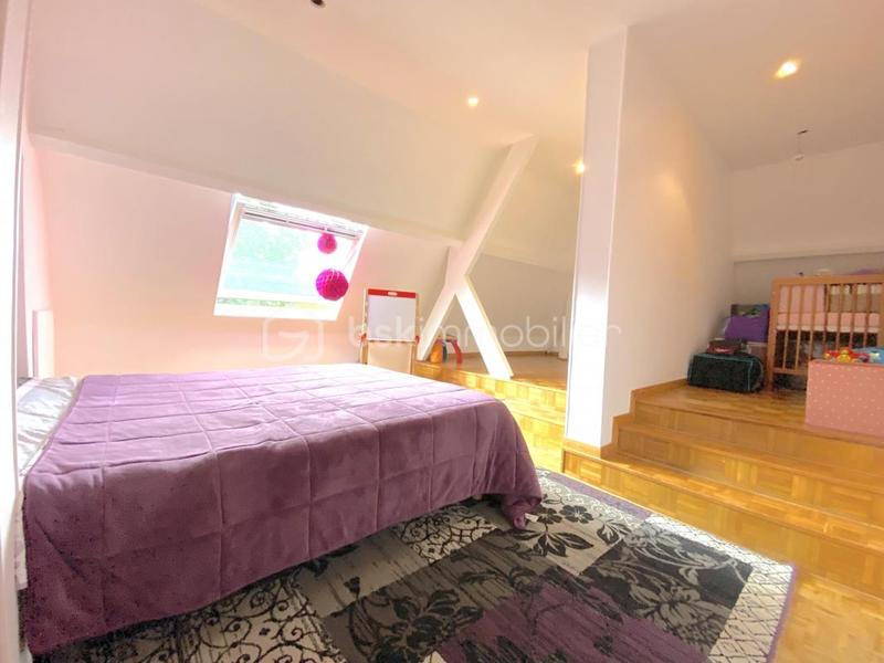 Propriété - 330 m² - 9 pièces