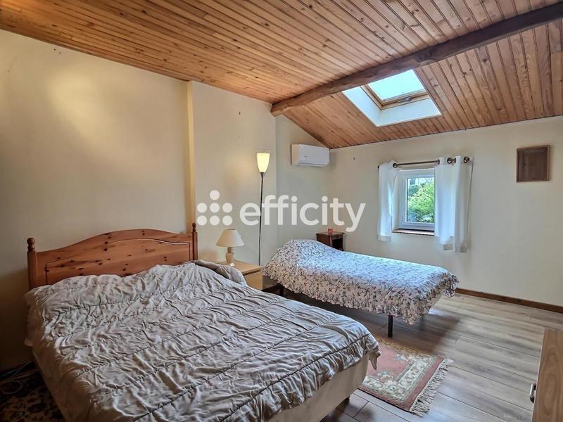 Maison - 237 m² - 8 pièces