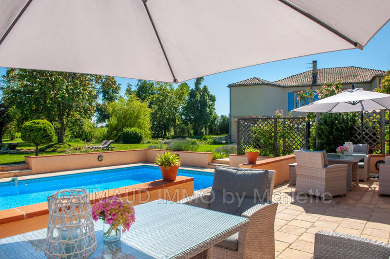 Maison - 740 m² - 17 pièces