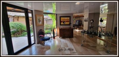 Maison - 326 m² - 6 pièces