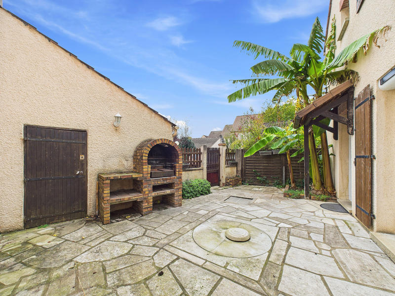 Maison - 90 m² - 5 pièces