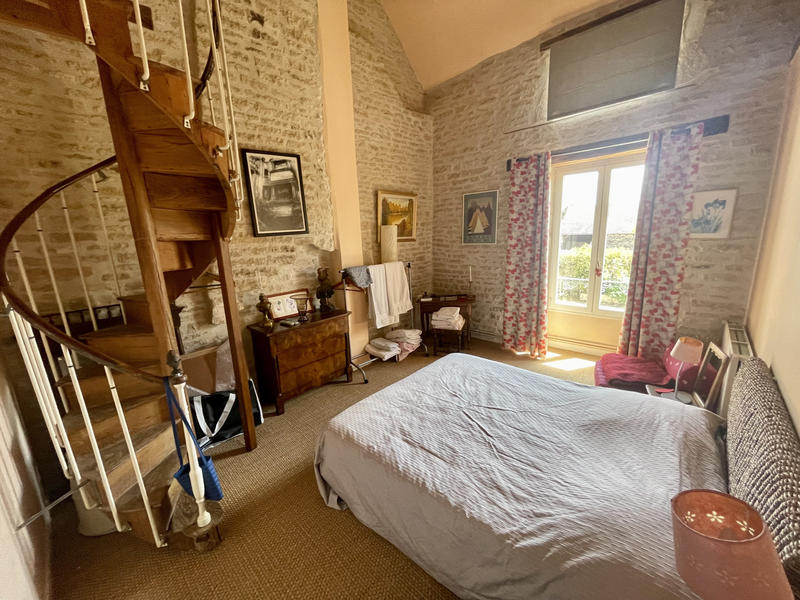 Maison - 372 m² - 9 pièces