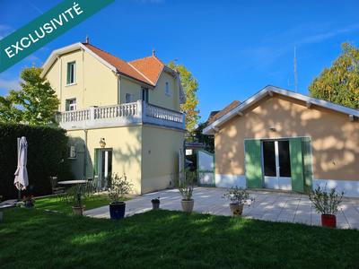 Maison - 220 m² - 9 pièces