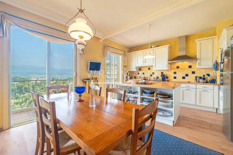 Appartement - 179 m² - 5 pièces