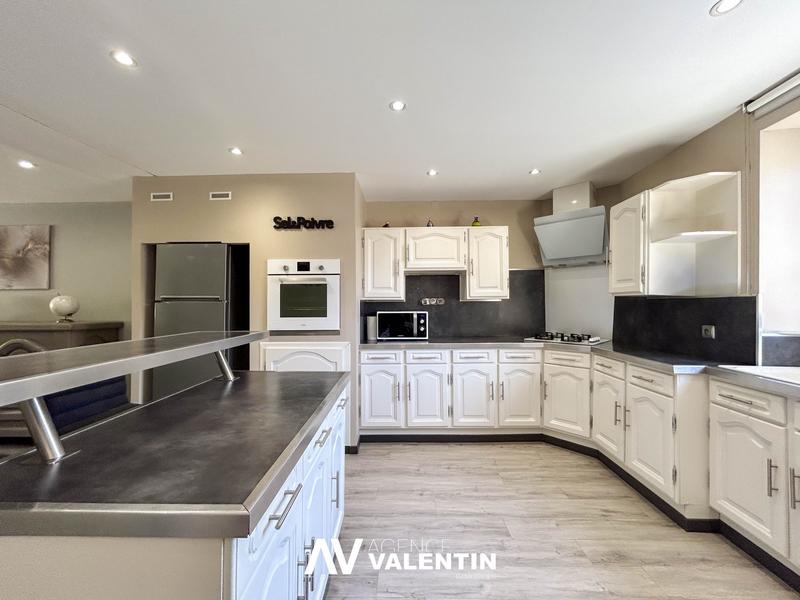 Maison - 153 m² - 8 pièces