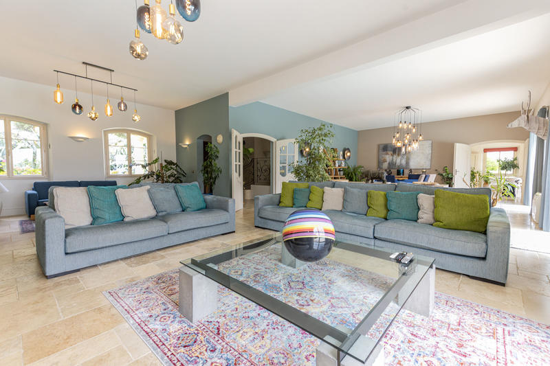 Maison - 396 m² - 9 pièces