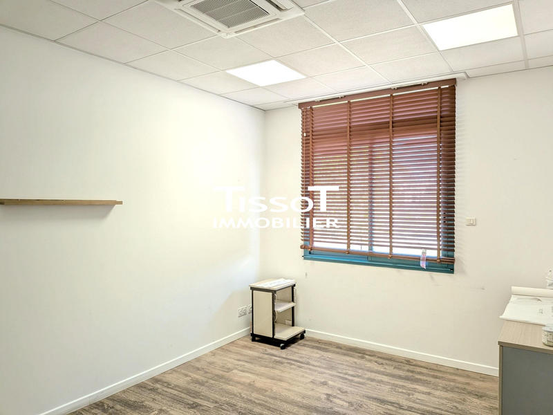 Bureau - 101 m² - 4 pièces