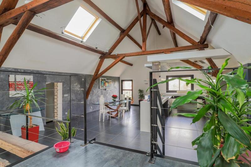 Maison - 395 m² - 9 pièces