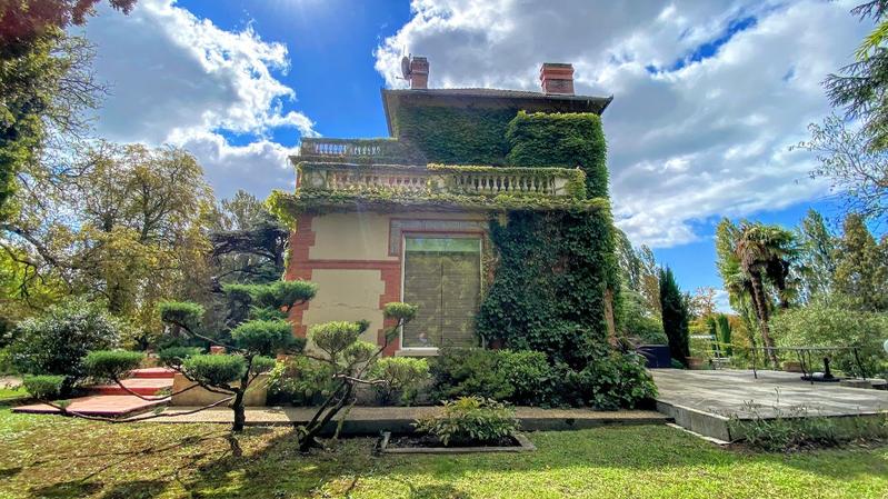 Propriété - 403 m² - 10 pièces