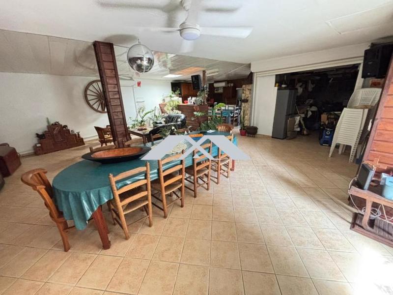 Villa - 190 m² - 6 pièces