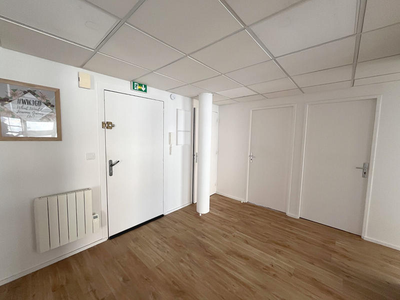 Bureau - 79 m² - 5 pièces