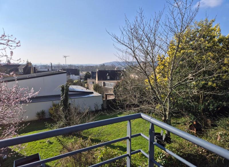 Maison - 240 m² - 9 pièces