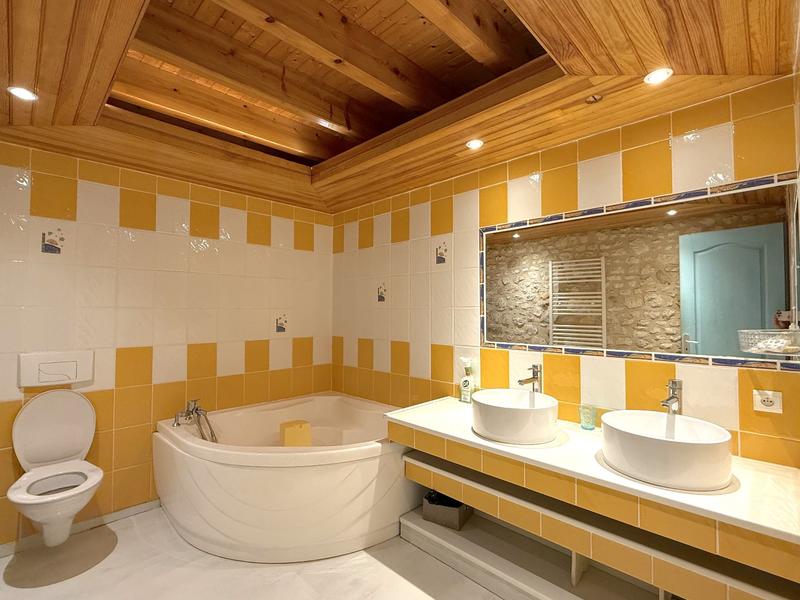 Maison - 345 m² - 13 pièces