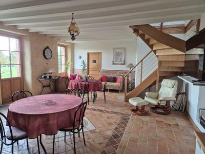 Maison - 233 m² - 7 pièces