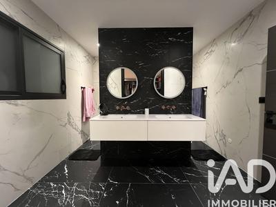 Maison - 262 m² - 5 pièces