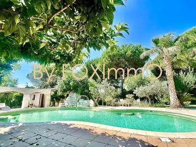 Maison - 210 m² - 6 pièces