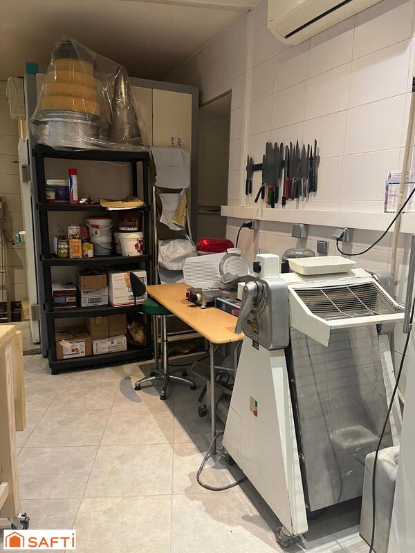 Local commercial - 140 m² - 6 pièces