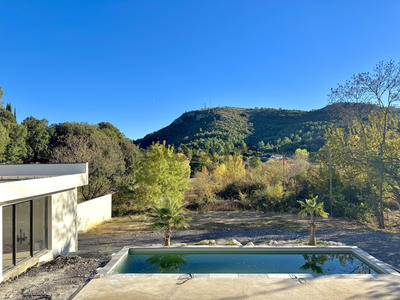 Villa - 244 m² - 9 pièces